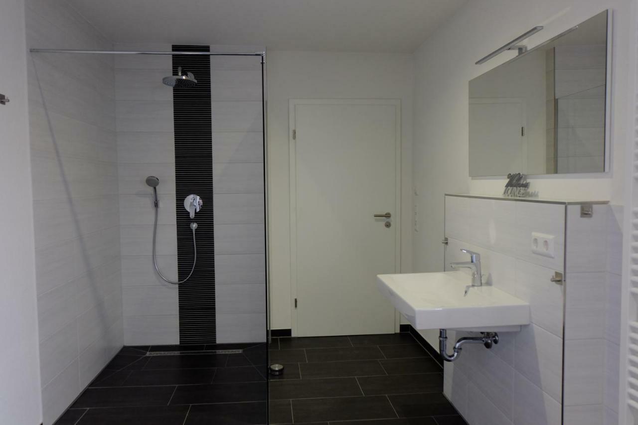 Sweet Park Appartements Rheinhausen Esterno foto
