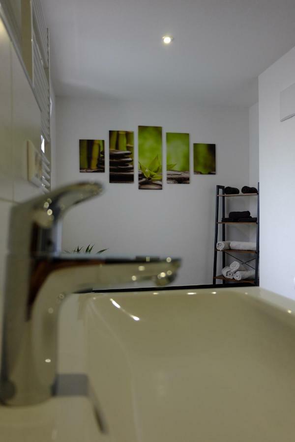 Sweet Park Appartements Rheinhausen Esterno foto